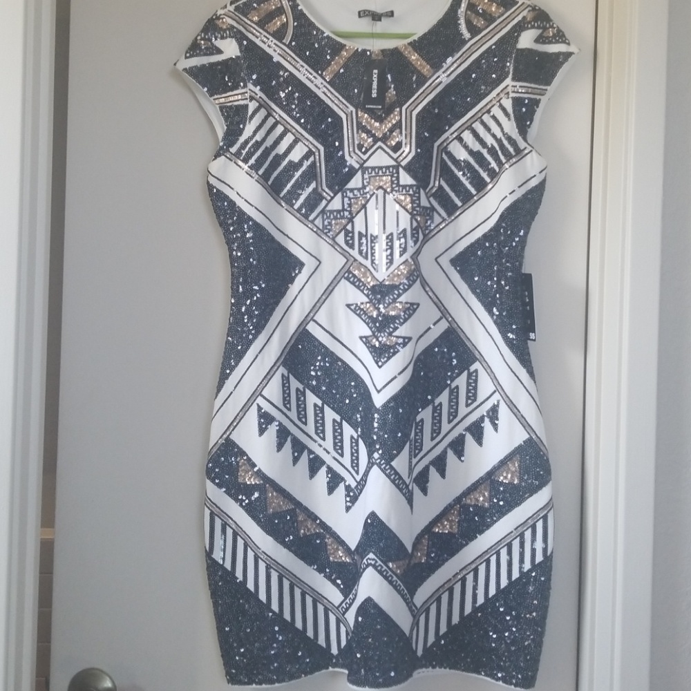 Expressed sequence dress